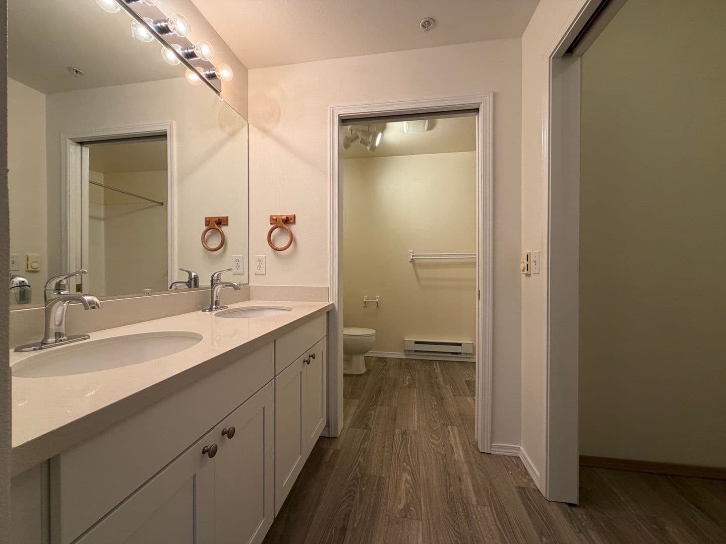 Kent House: 22010 42nd Ave S #104