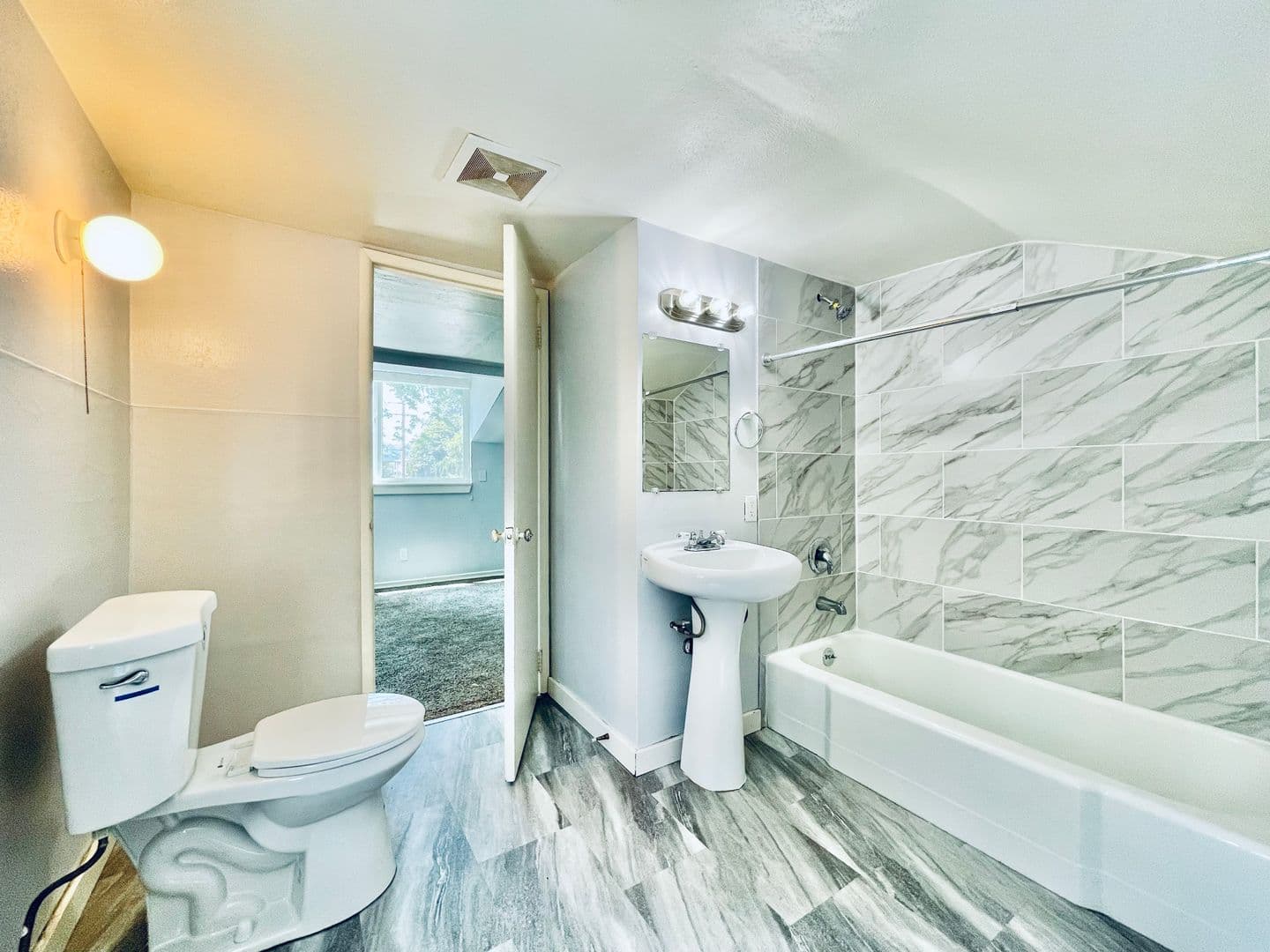 Seattle House: 1403 S 99th St