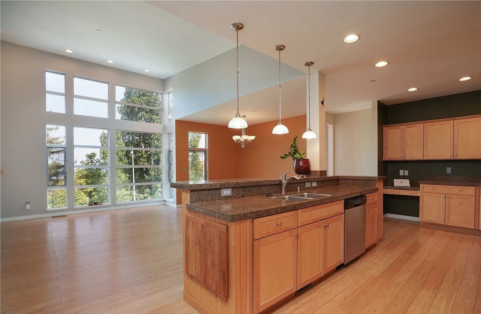 Tacoma Townhome: 2357 Yakima Ct