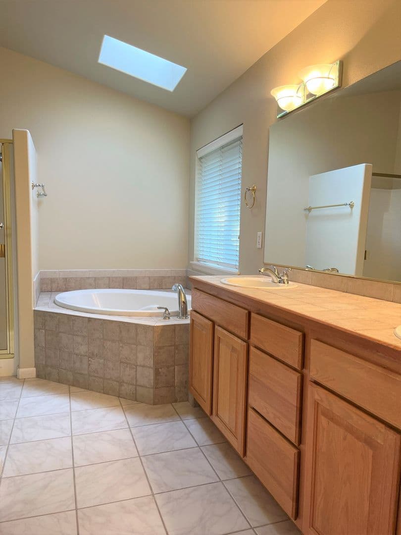 Tacoma House: 1853 Pointe Woodworth Dr NE