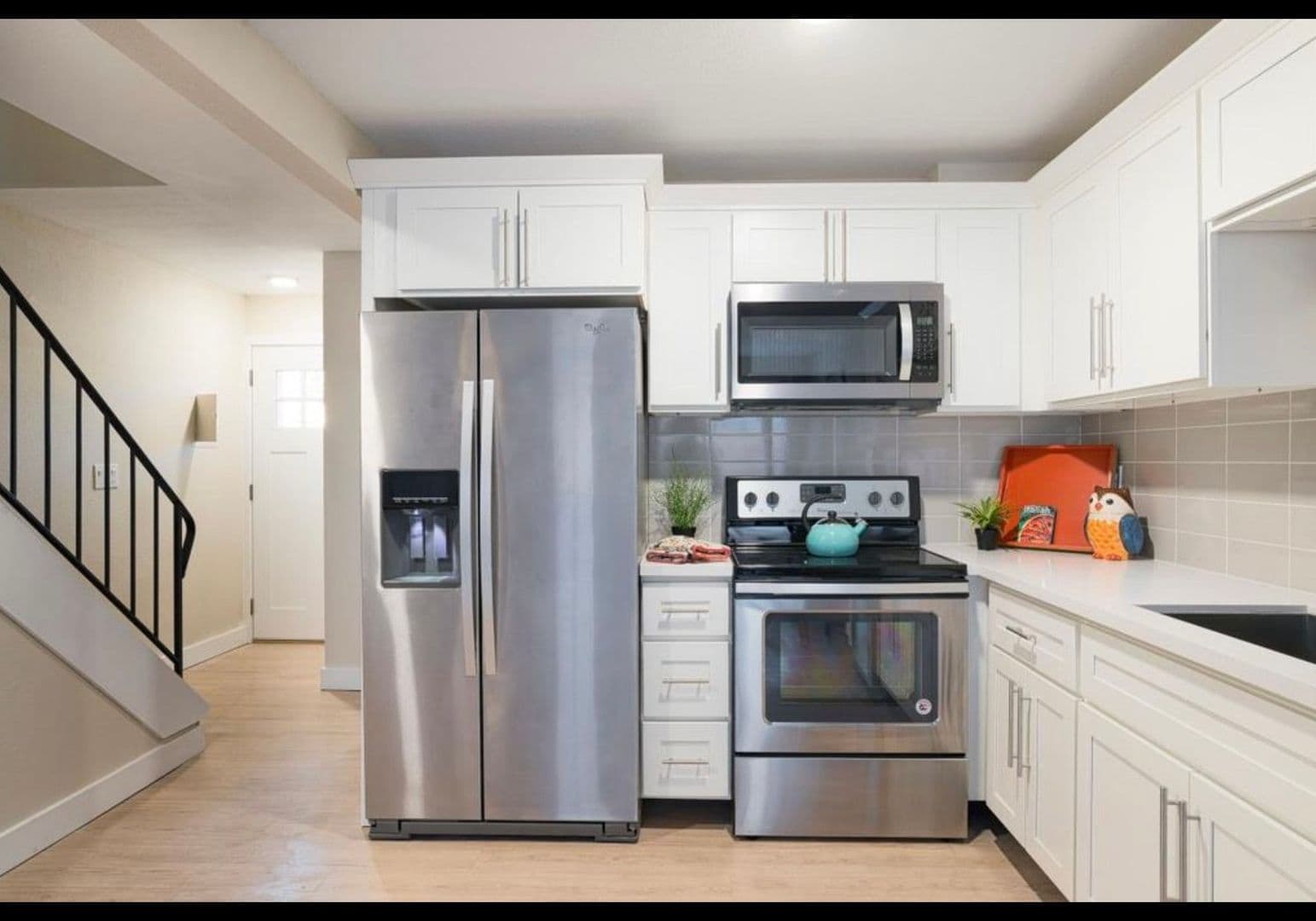 University Place Townhome: 3109 Bridgeport Way W