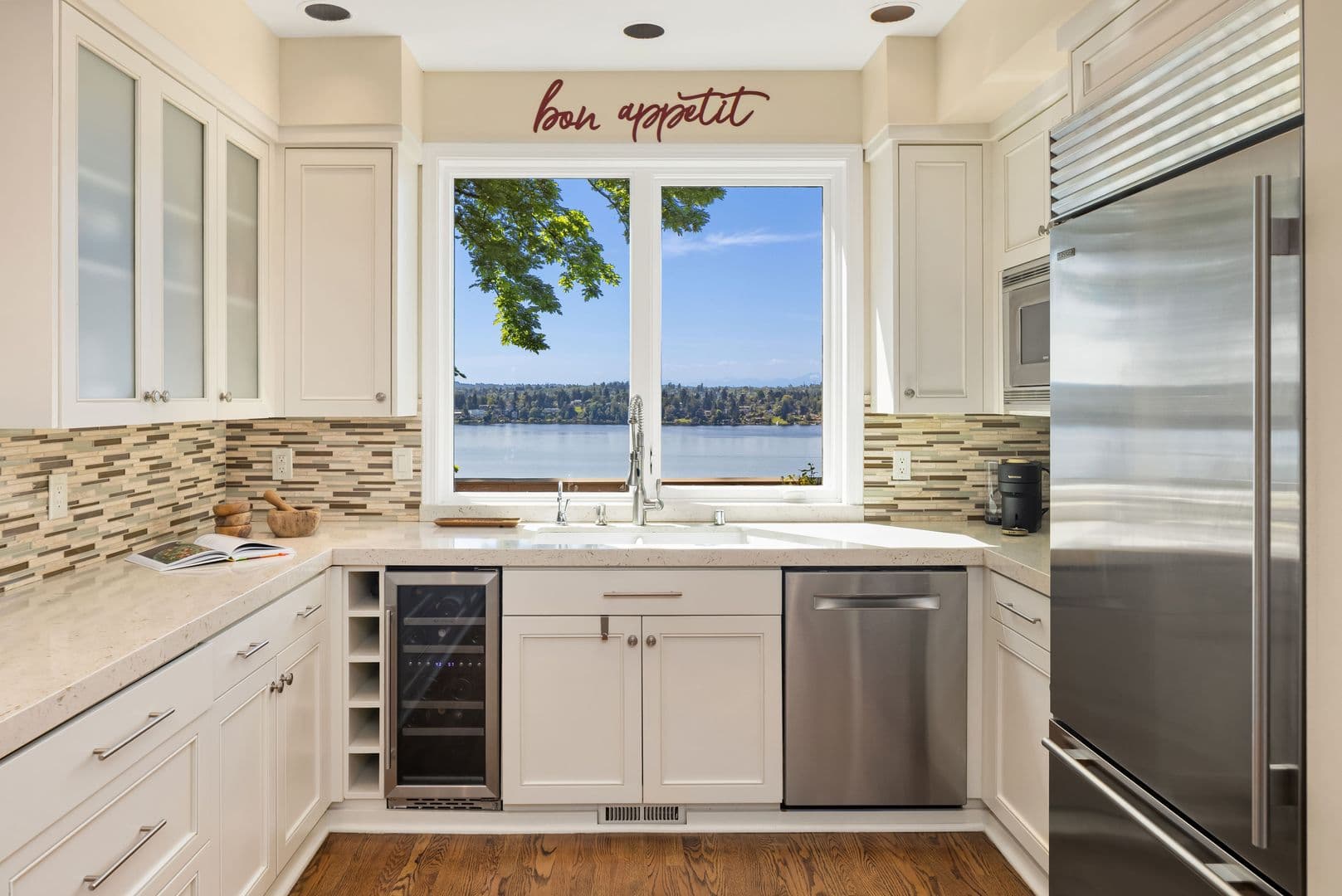Mercer Island House: 7447 W Mercer Way