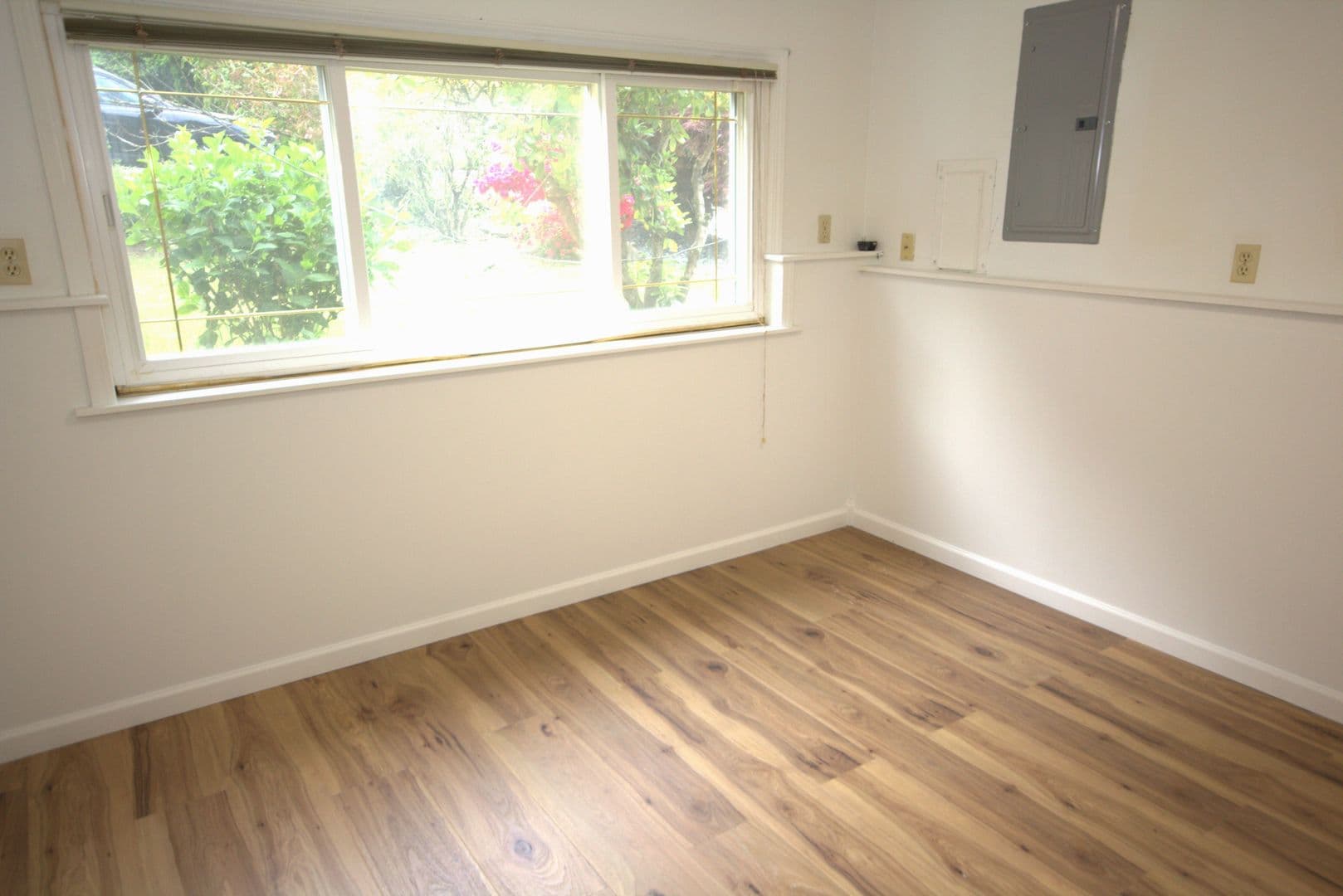 Burien Apartment: 15822 5th Pl S