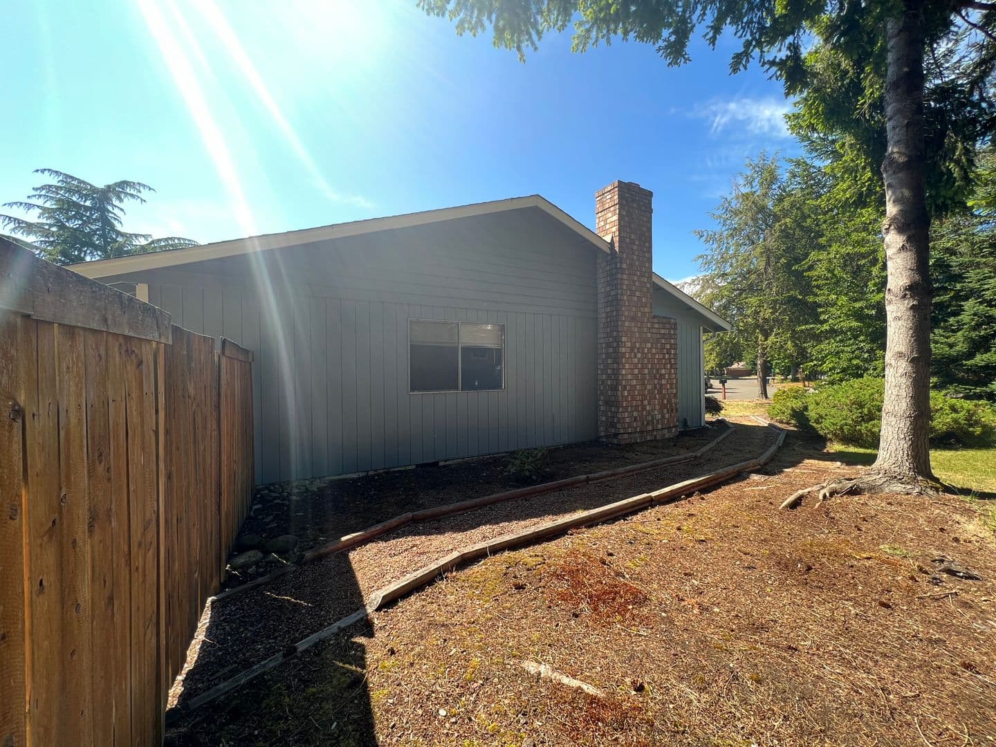 Tacoma House: 14724 27th Ave E