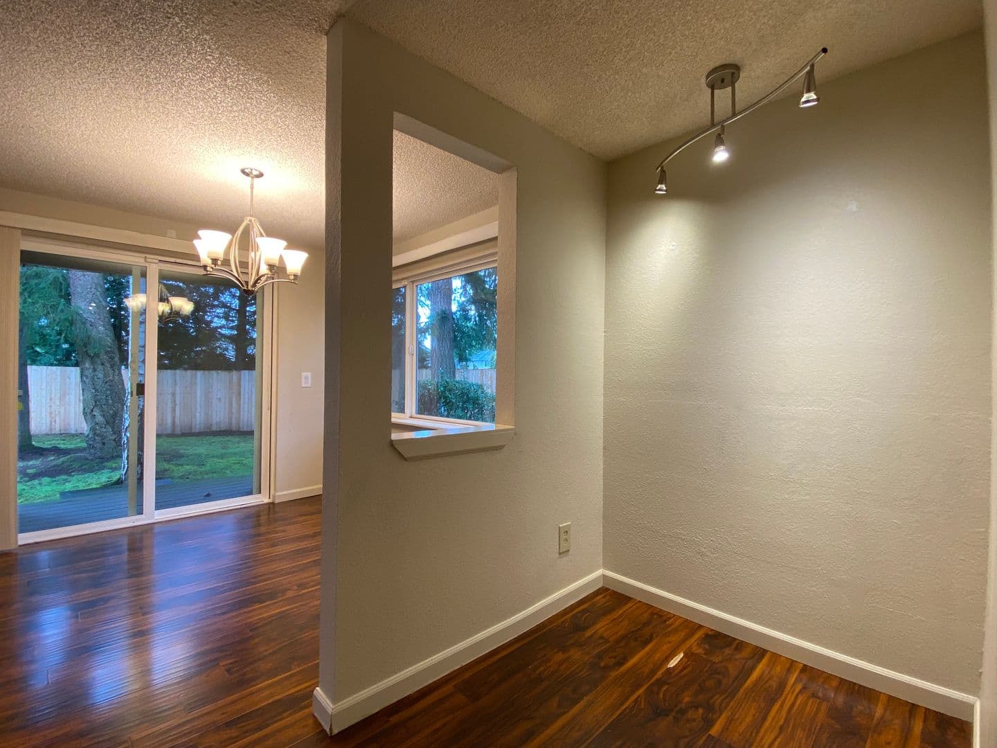 Des Moines House: 23810 12th Pl S #502