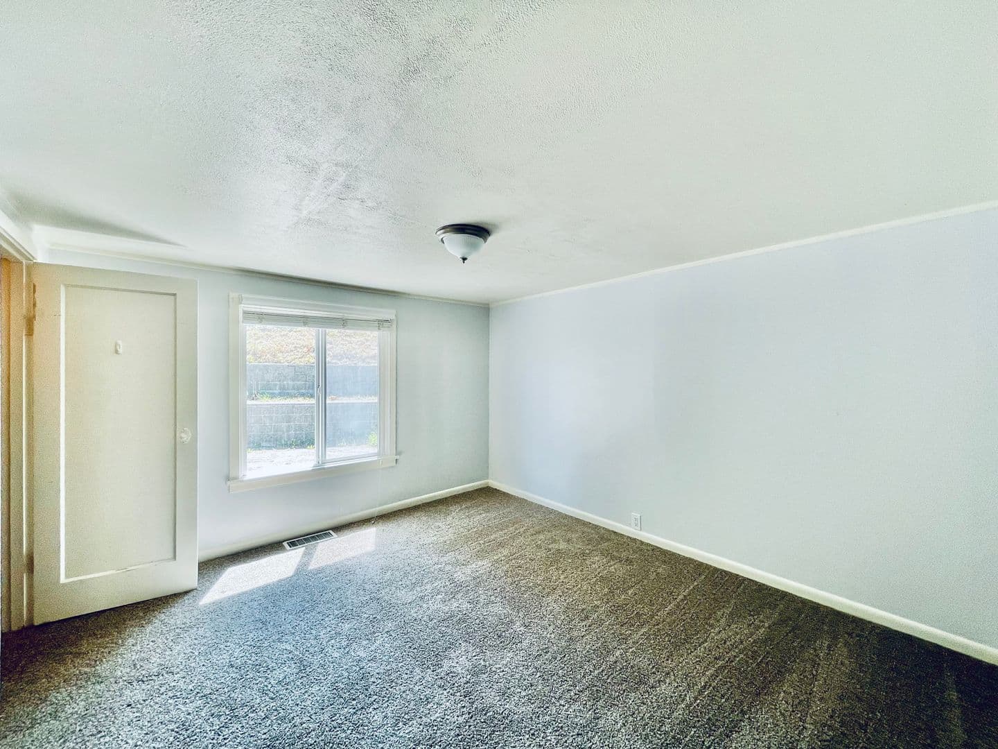 Seattle House: 1403 S 99th St