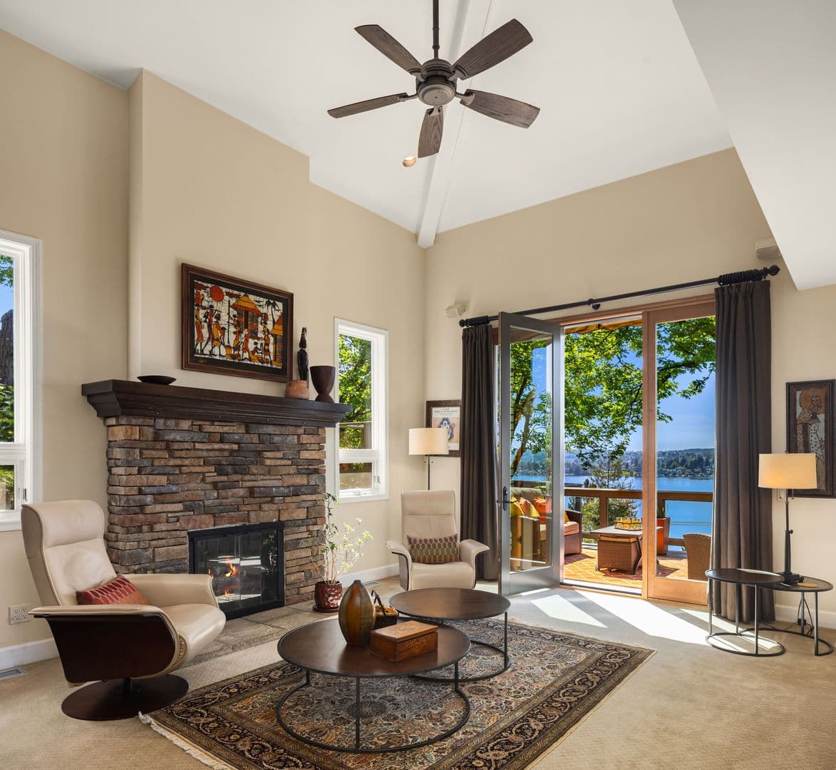 Mercer Island House: 7447 W Mercer Way