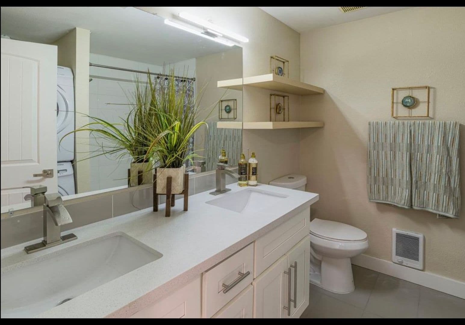 University Place Townhome: 3109 Bridgeport Way W