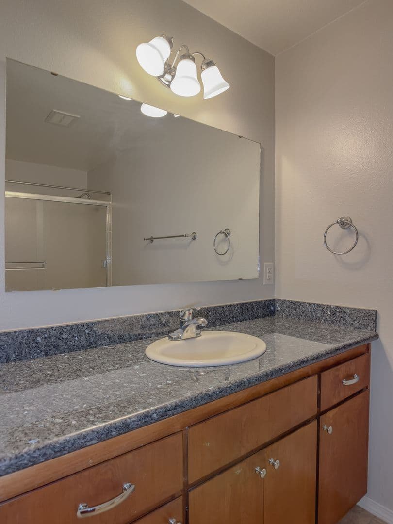 Auburn House: 3305 20th St SE