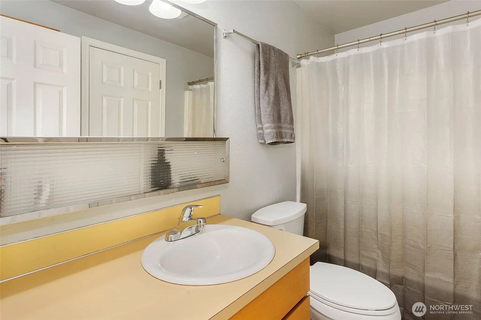 Puyallup Townhome: 713 8th Avenue Pl NW