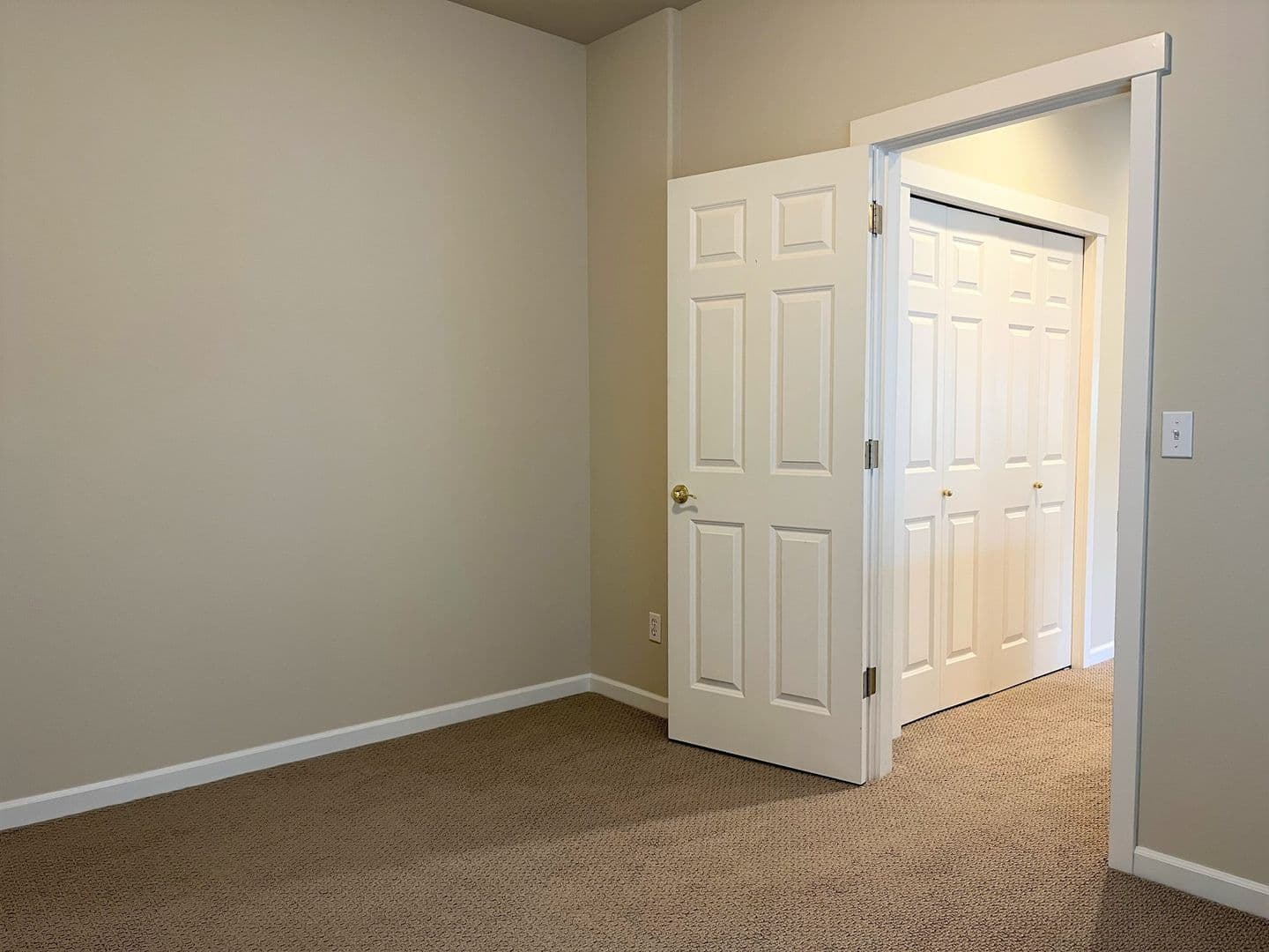 Tacoma House: 1853 Pointe Woodworth Dr NE