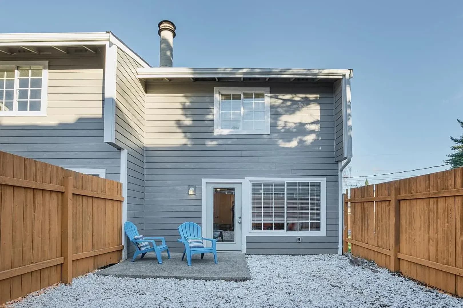 University Place Townhome: 3109 Bridgeport Way W