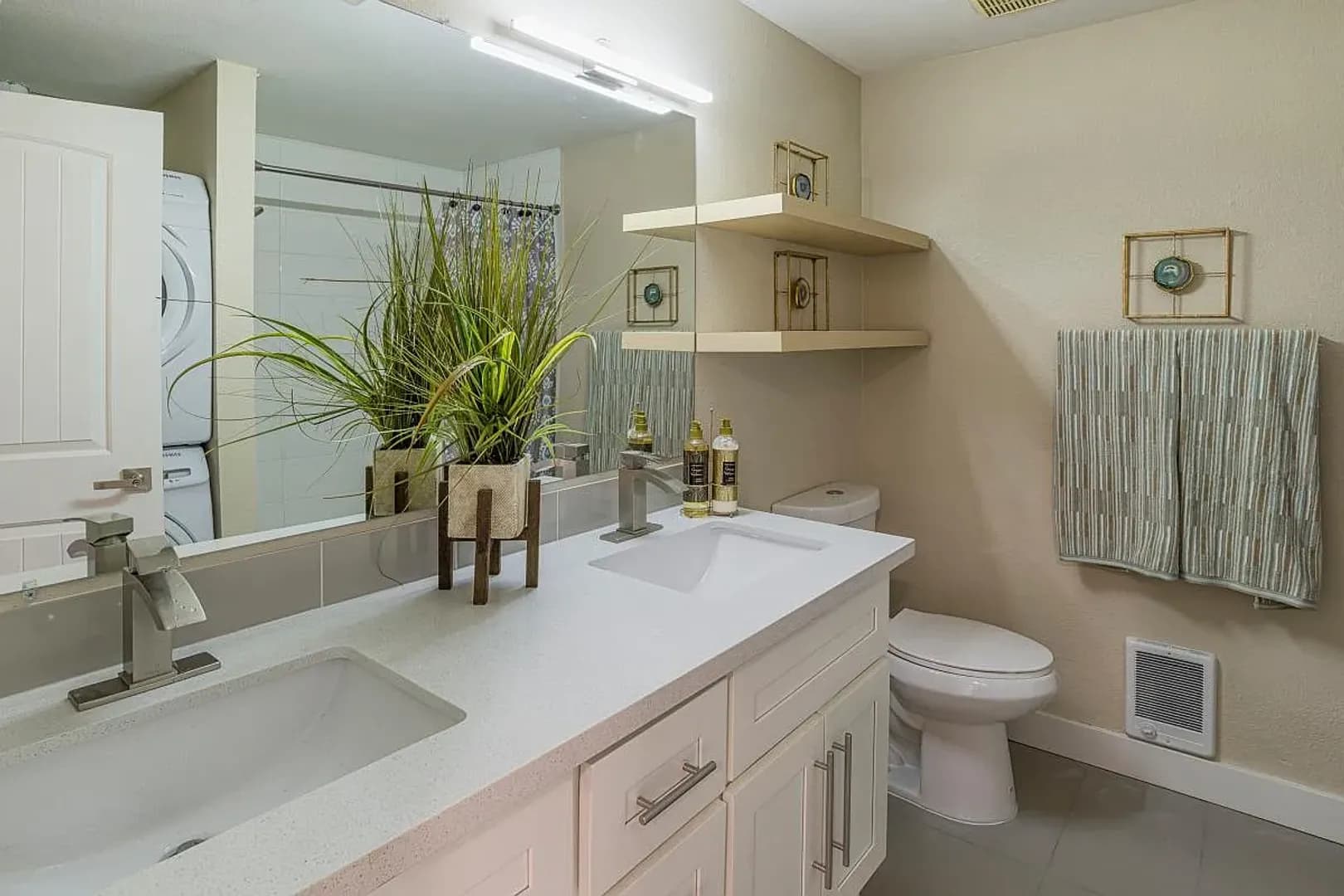 University Place Townhome: 3109 Bridgeport Way W