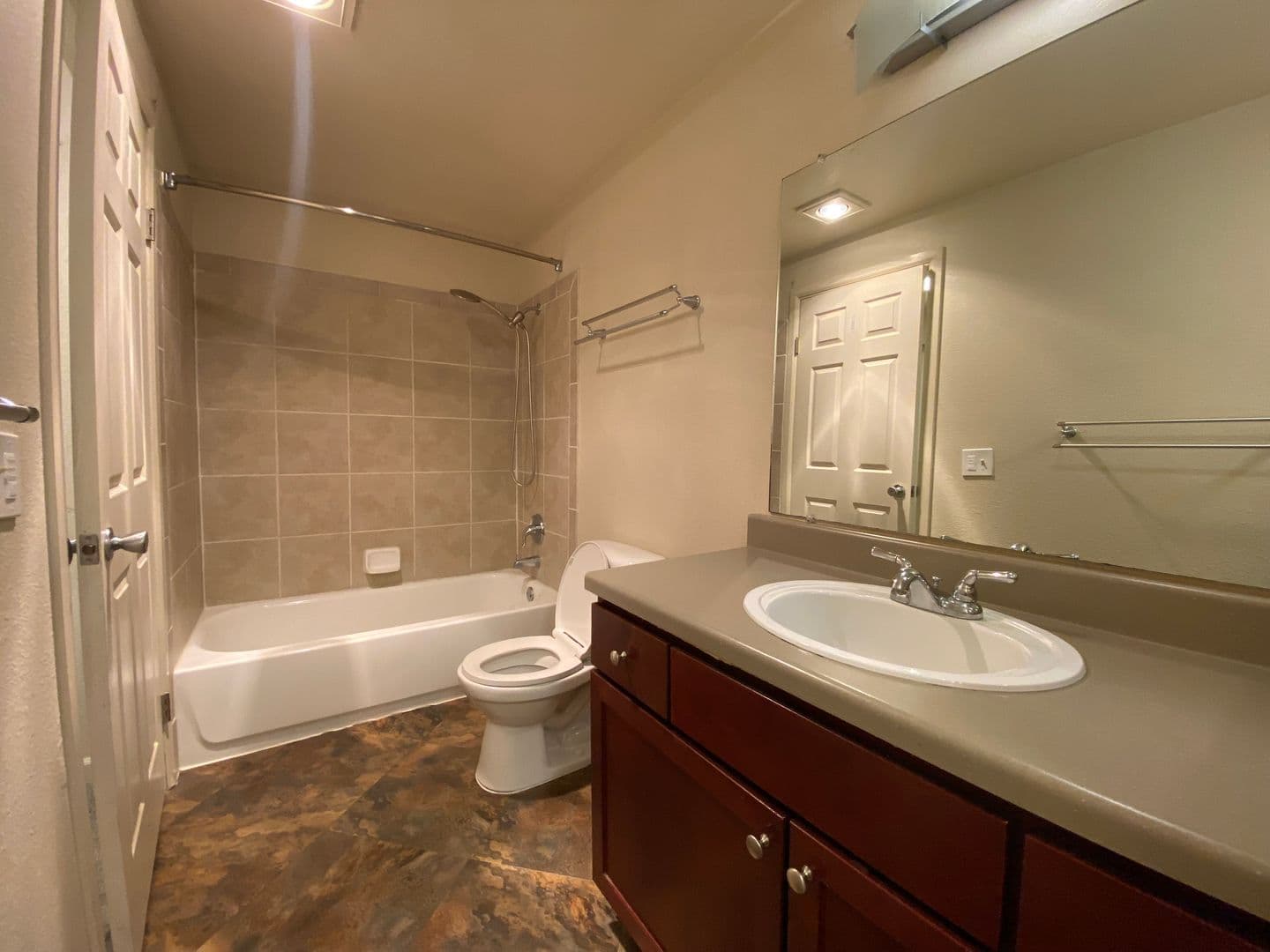 Des Moines House: 23810 12th Pl S #502