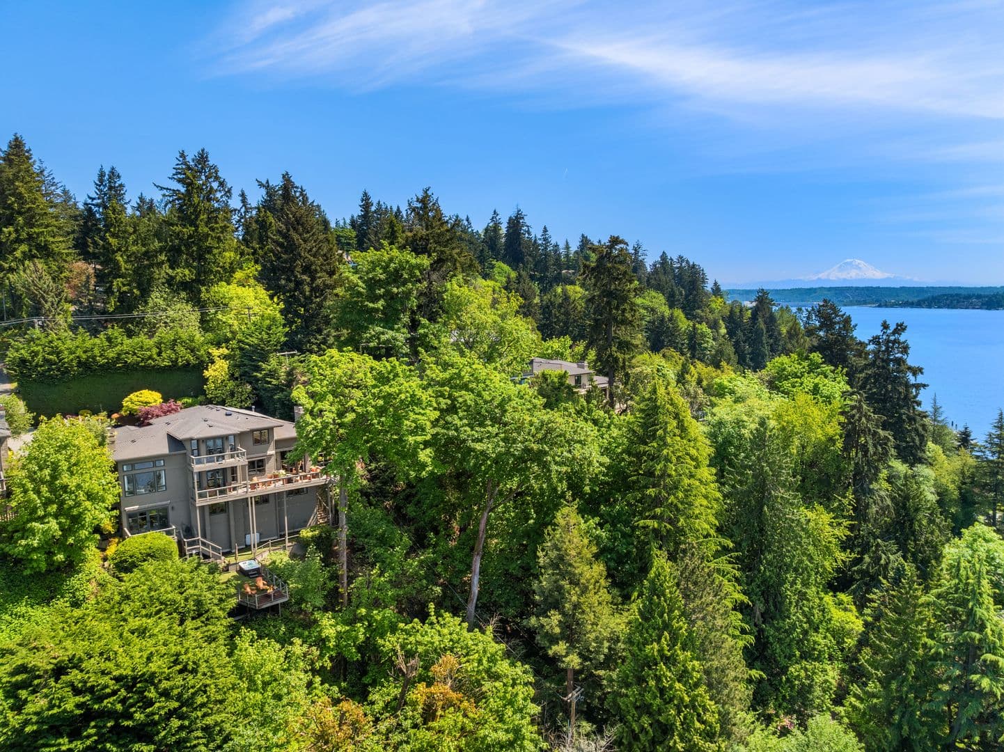 Mercer Island House: 7447 W Mercer Way