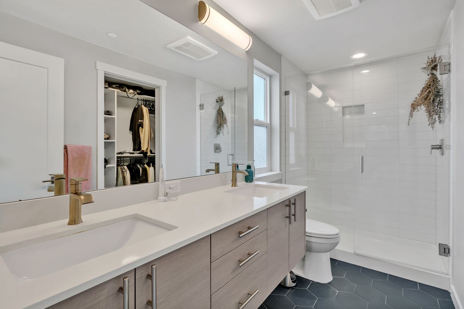 Edmonds Townhome: 22423 77th Ave W Unit A1