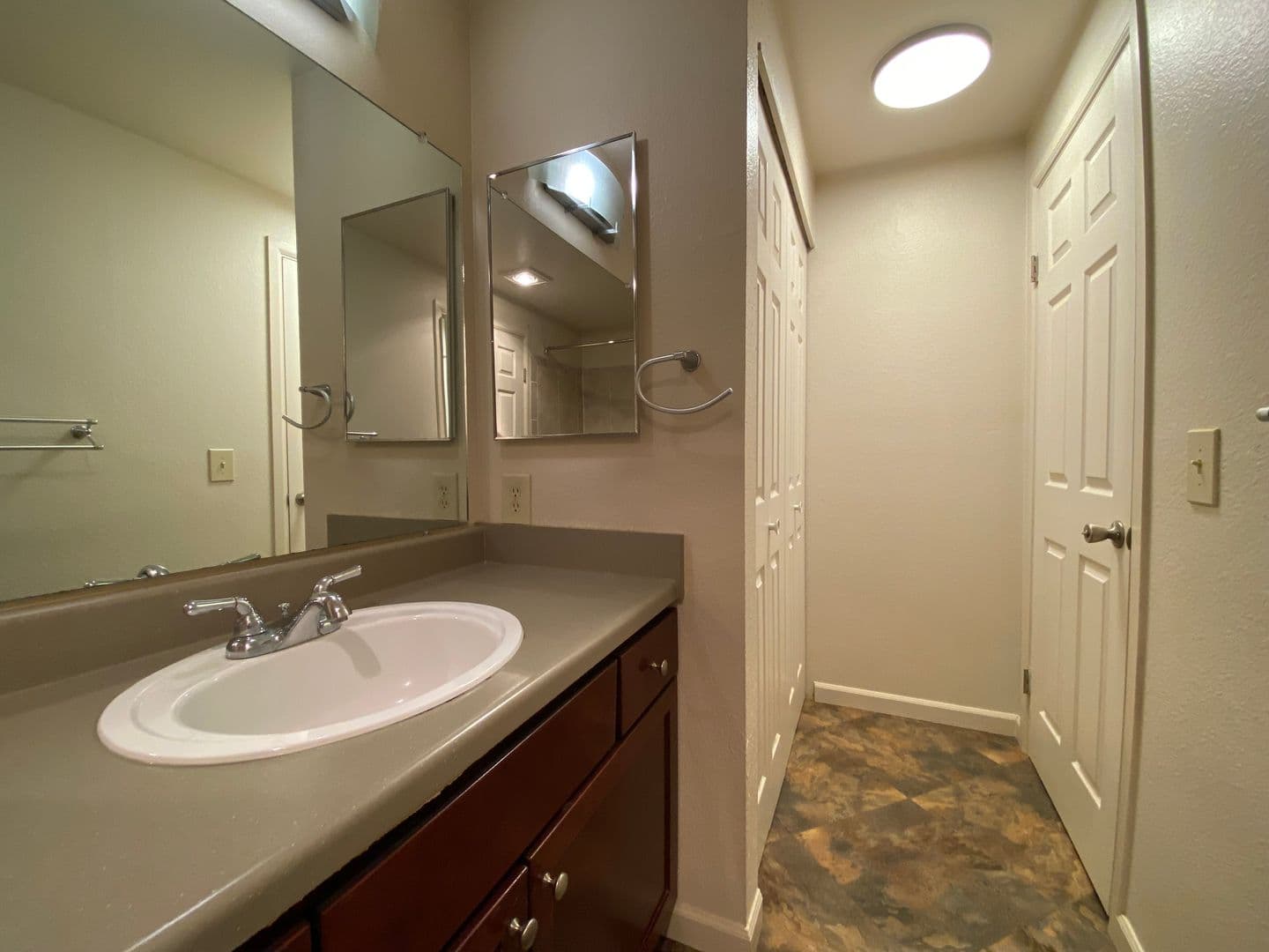 Des Moines House: 23810 12th Pl S #502