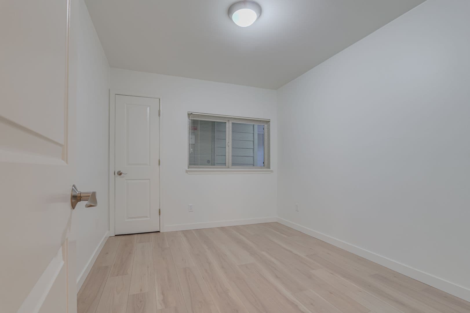 Des Moines Condo: 506 222nd St Unit #1