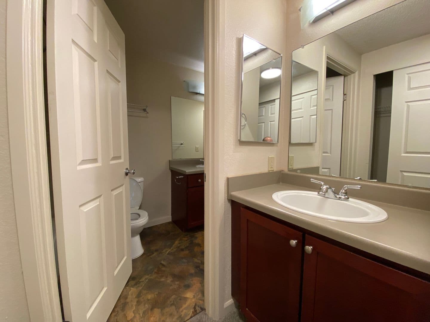 Des Moines House: 23810 12th Pl S #502
