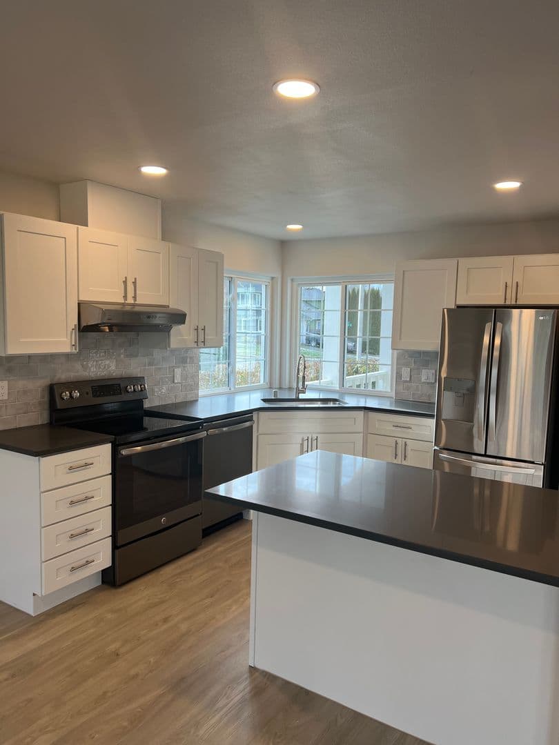 Lacey House: 4200 Ingleside Dr SE