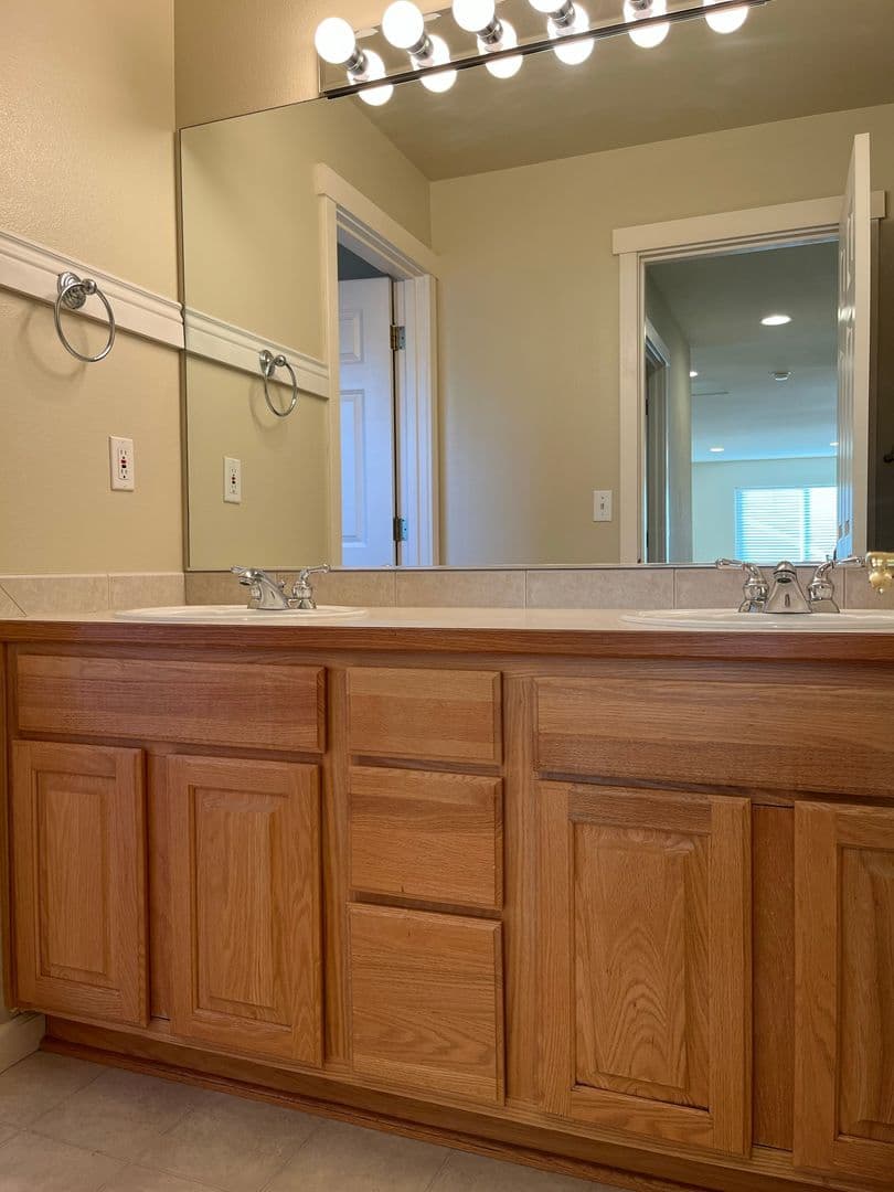 Tacoma House: 1853 Pointe Woodworth Dr NE