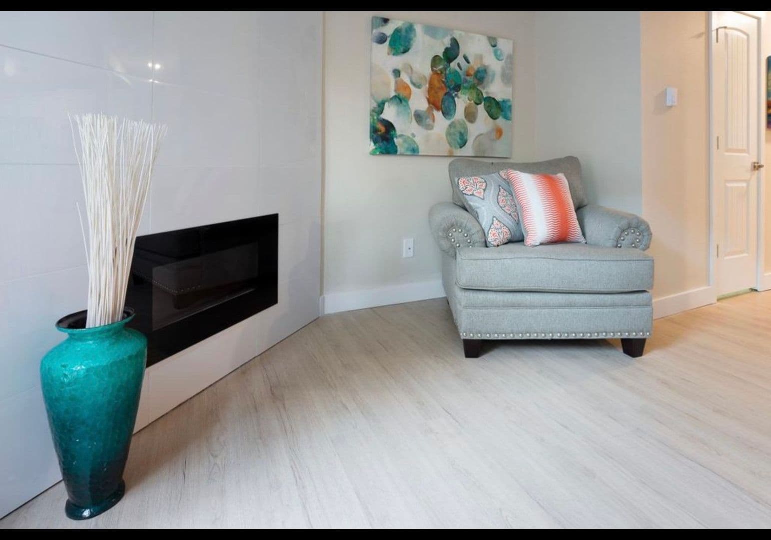 University Place Townhome: 3109 Bridgeport Way W