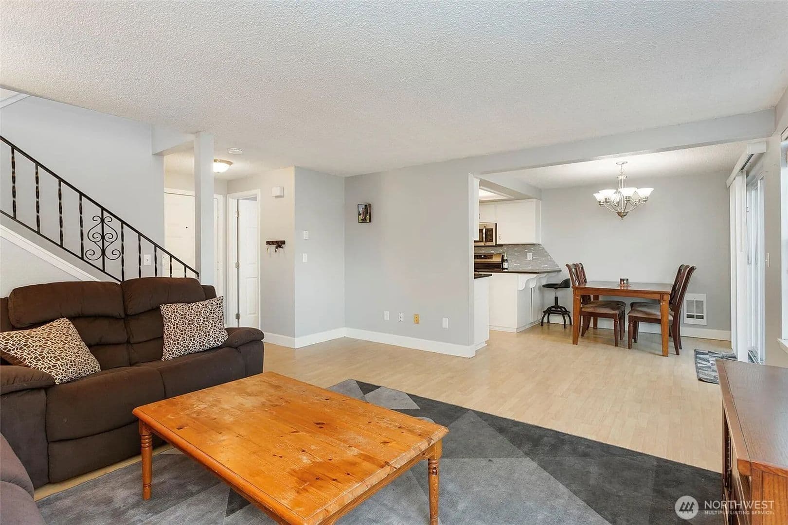 Puyallup Townhome: 713 8th Avenue Pl NW