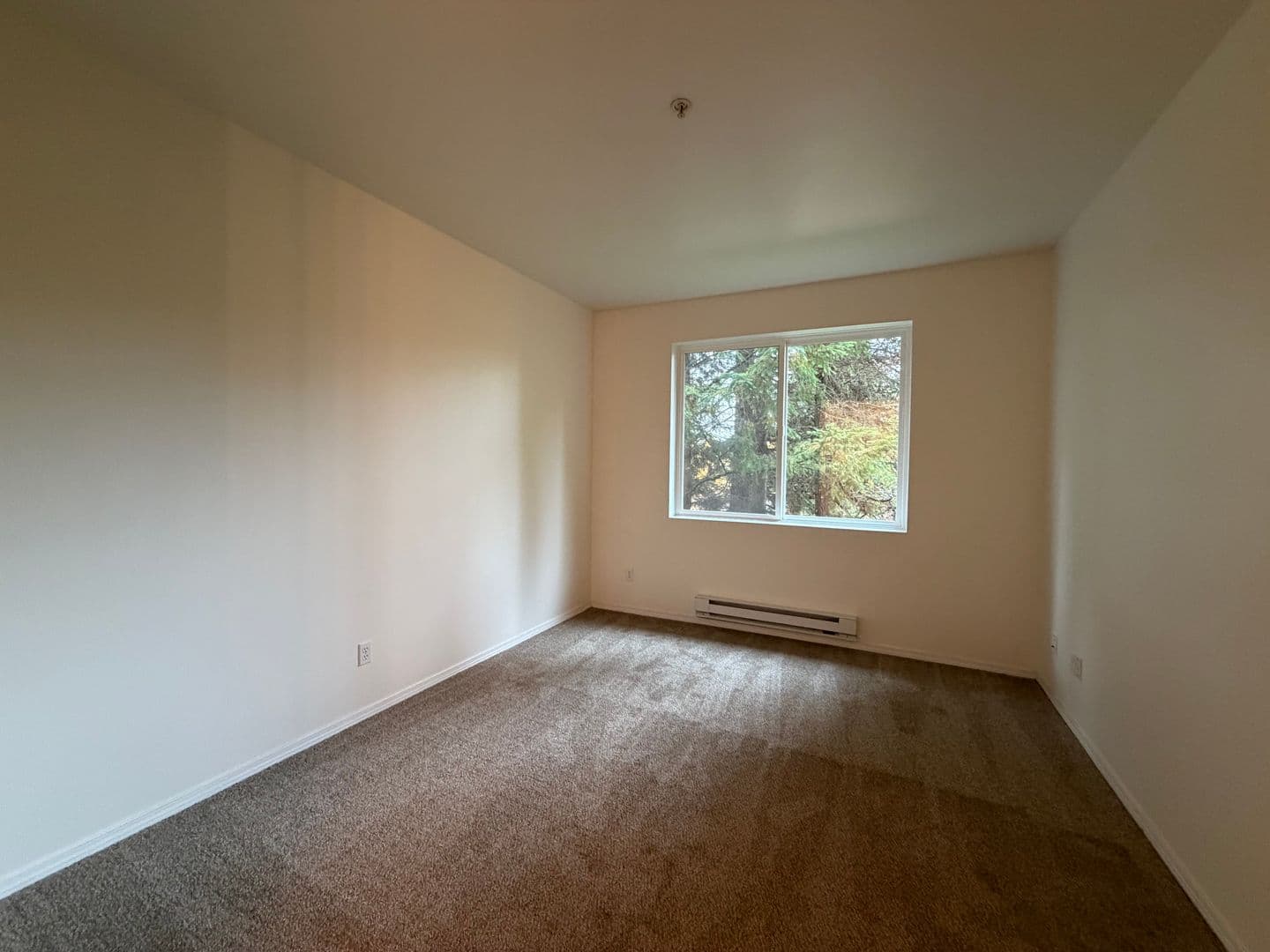 Kent House: 22010 42nd Ave S #104