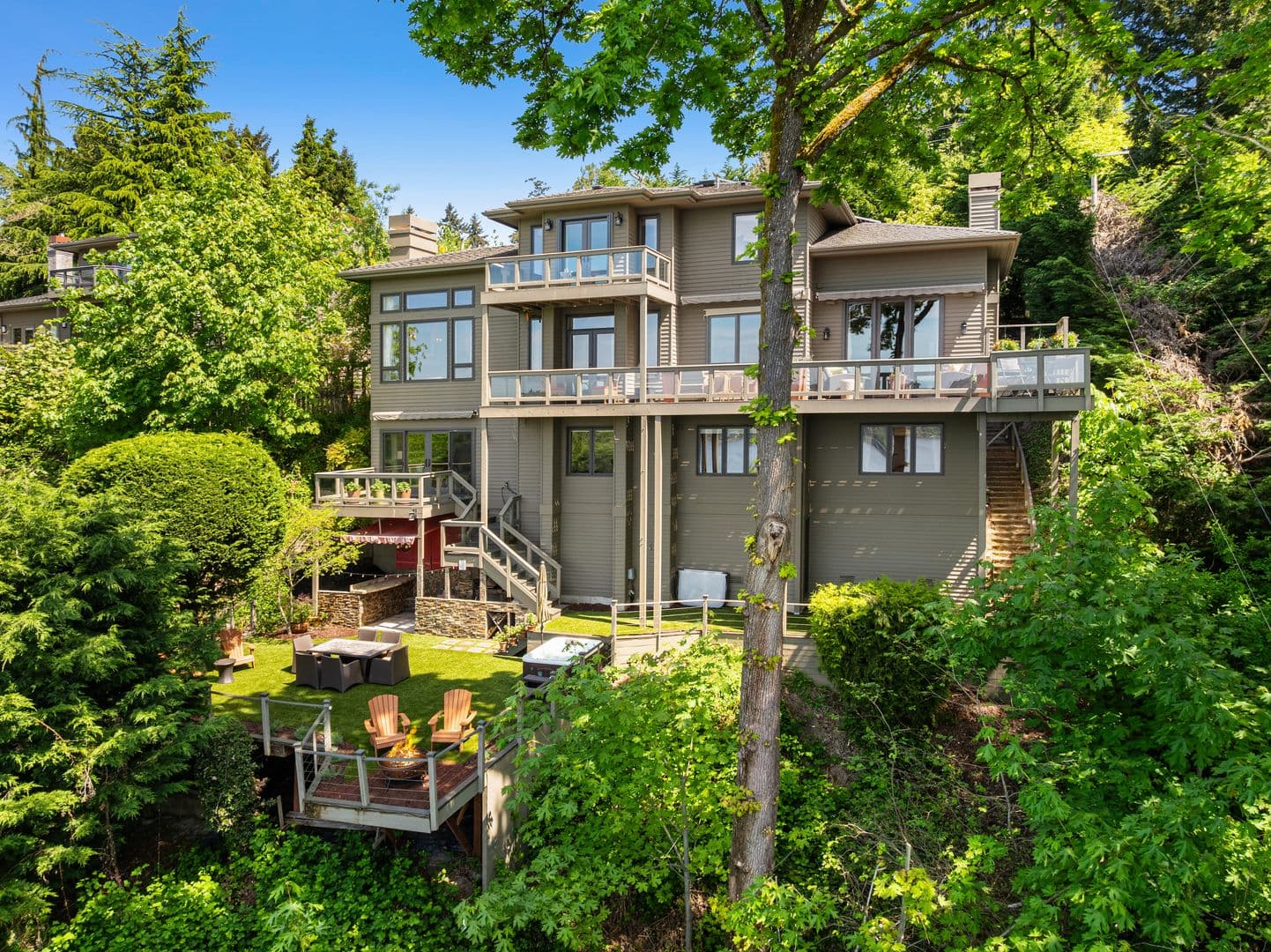 Mercer Island House: 7447 W Mercer Way
