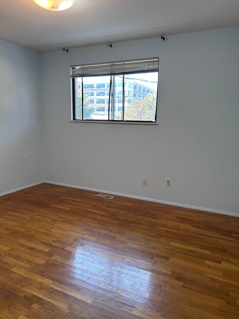 Auburn House: 1910 Dogwood Dr SE