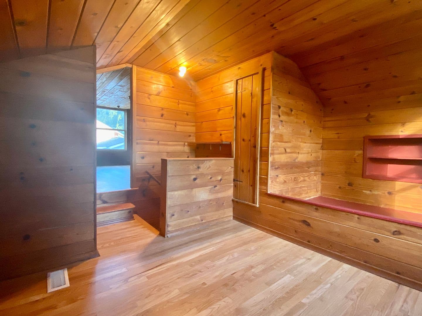 Burien House: 1038 S 129th St