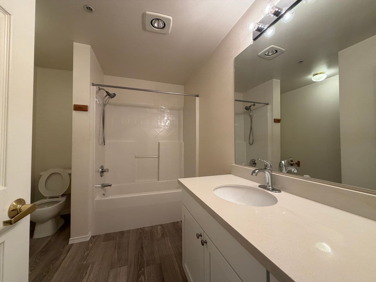 Kent House: 22010 42nd Ave S #104