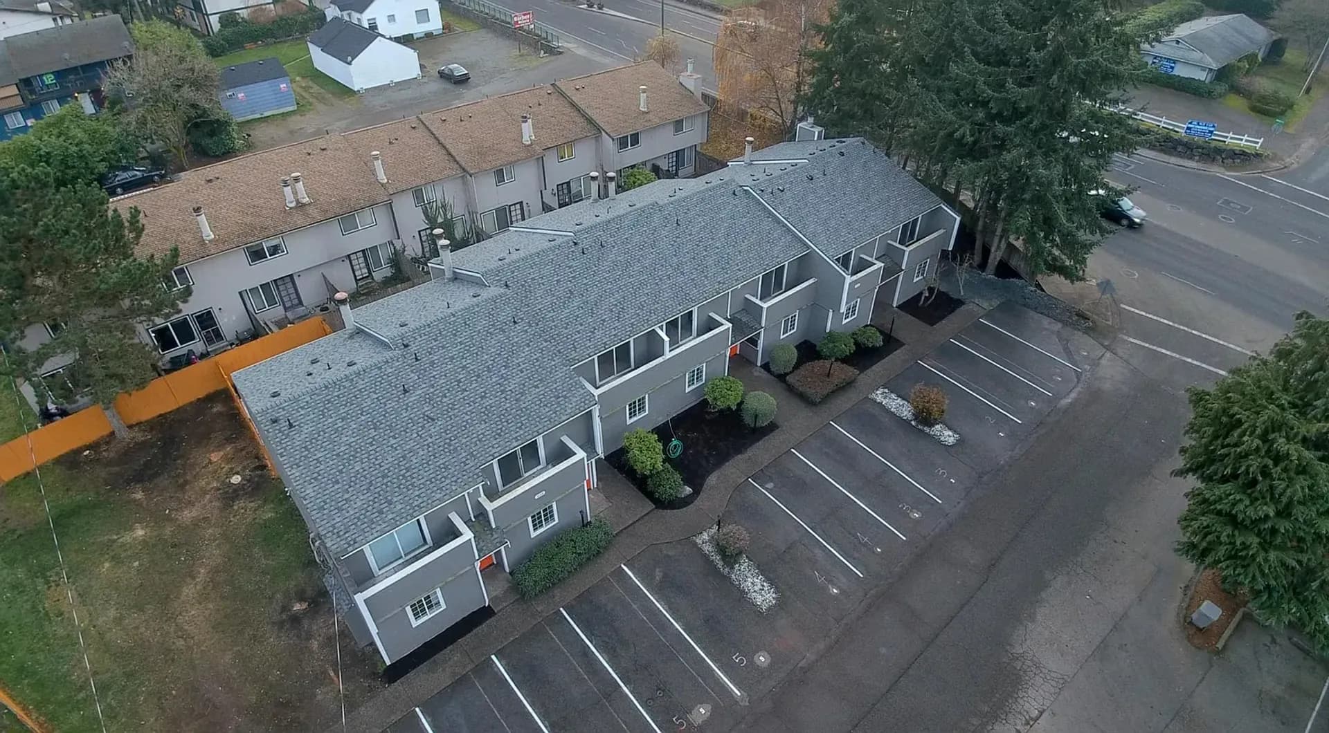 University Place Townhome: 3109 Bridgeport Way W