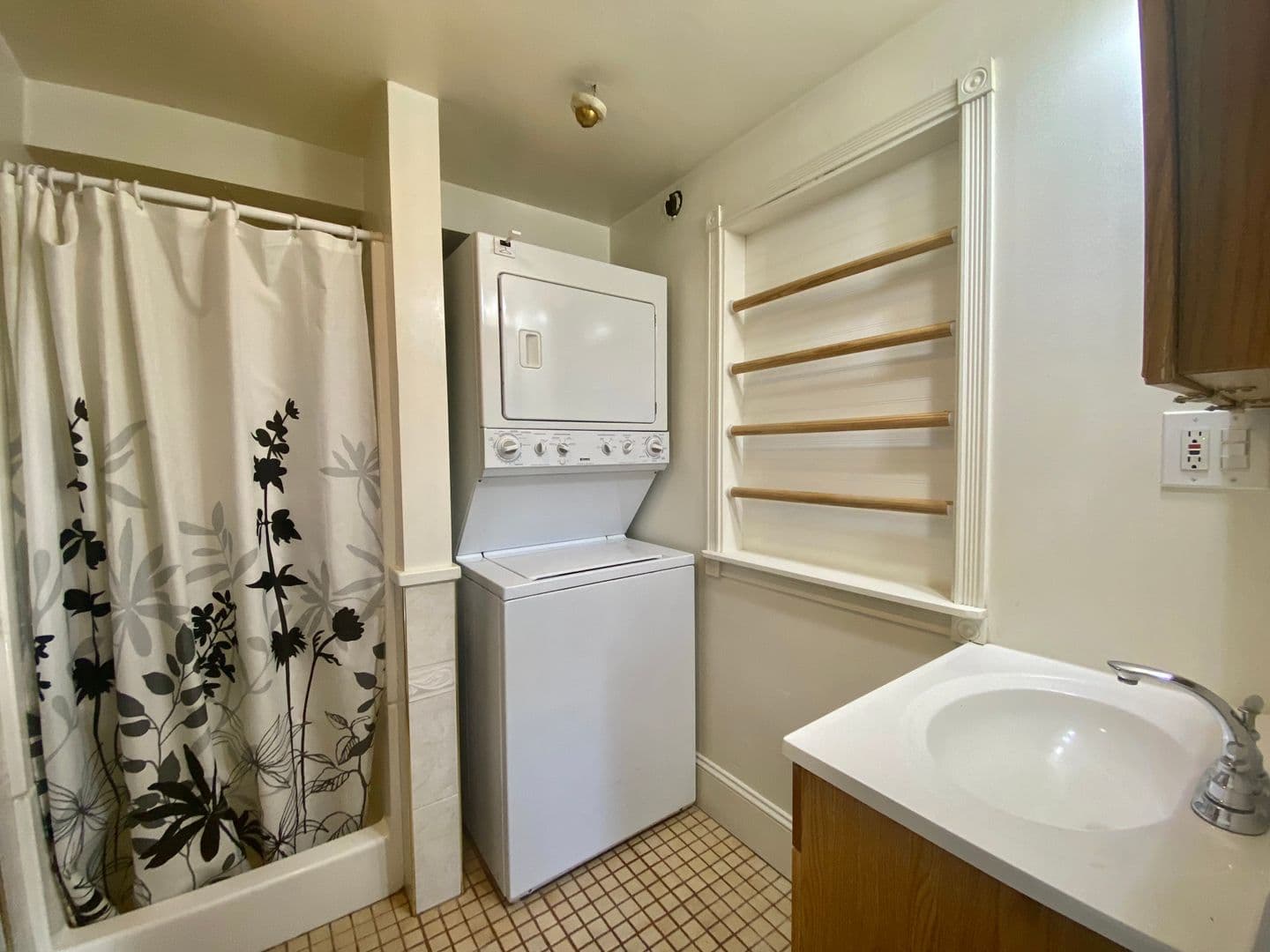 Burien House: 1038 S 129th St