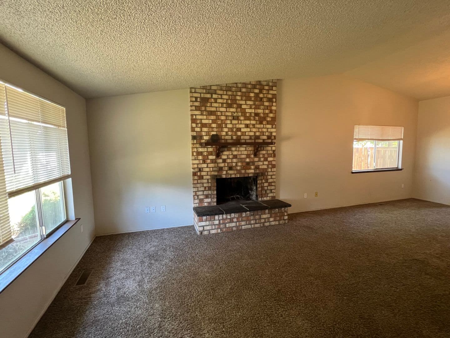 Tacoma House: 14724 27th Ave E