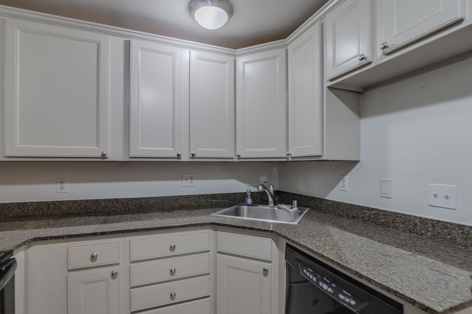 Des Moines Condo: 506 222nd St Unit #1