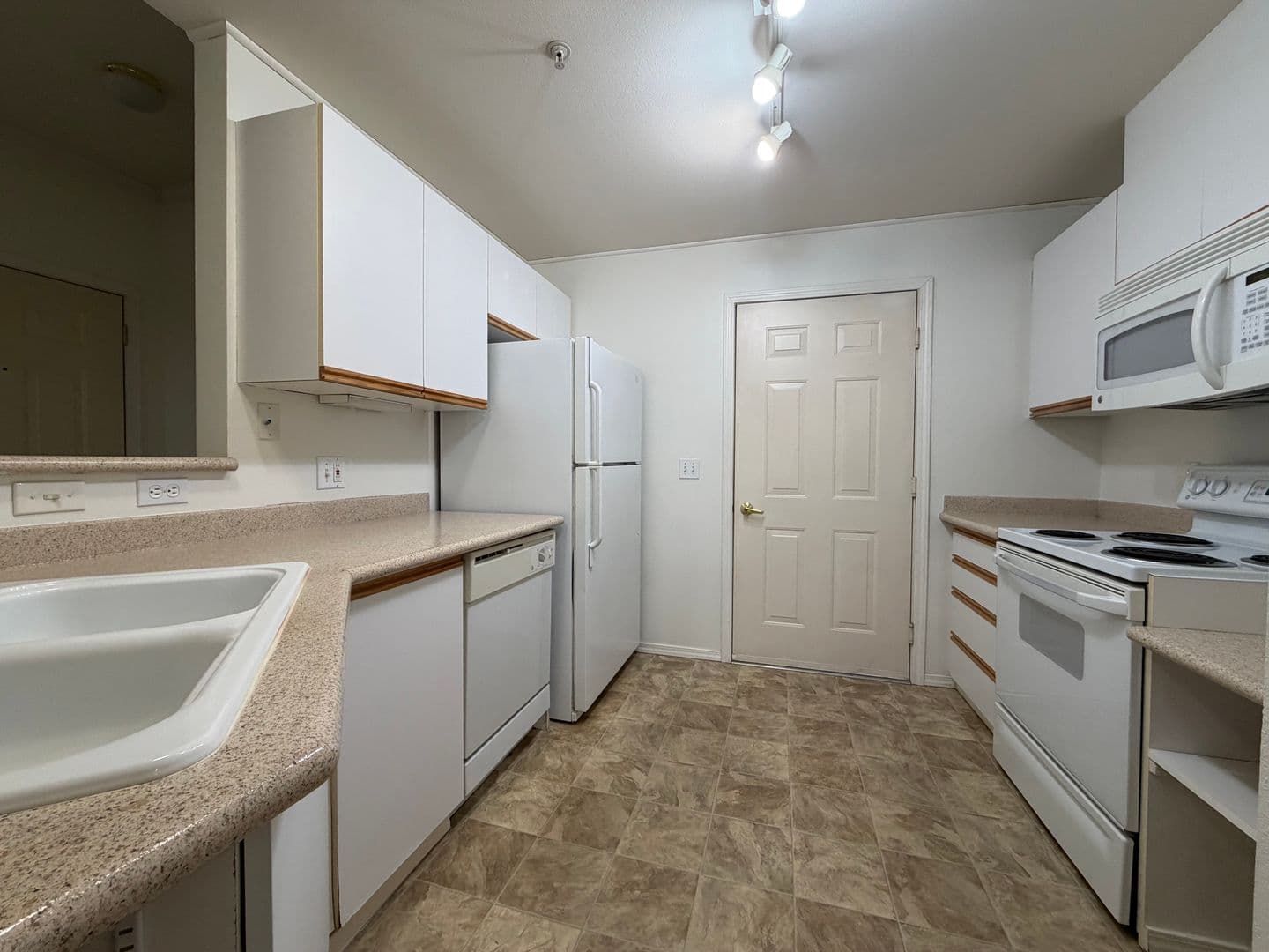 Kent House: 22010 42nd Ave S #104