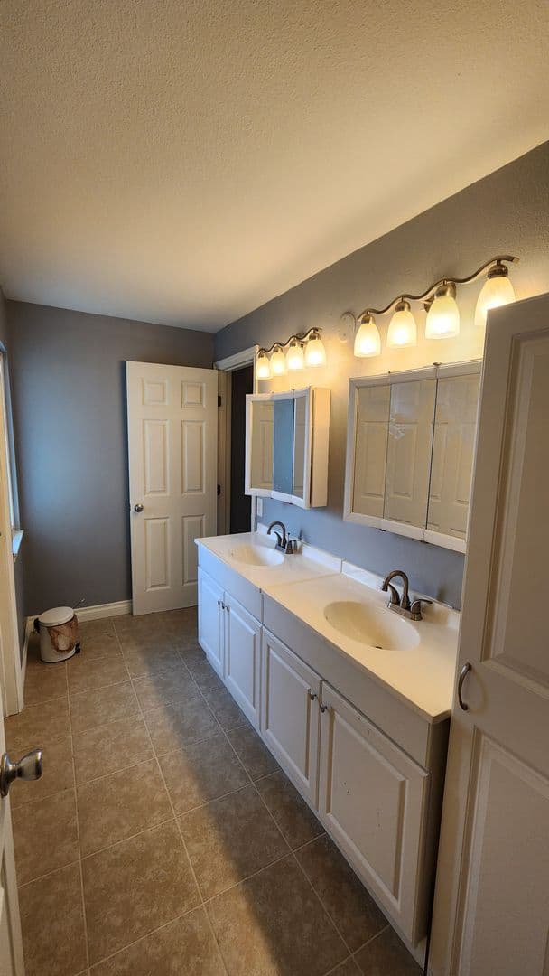 Des Moines Townhome: 22244 24th Ave S N-101