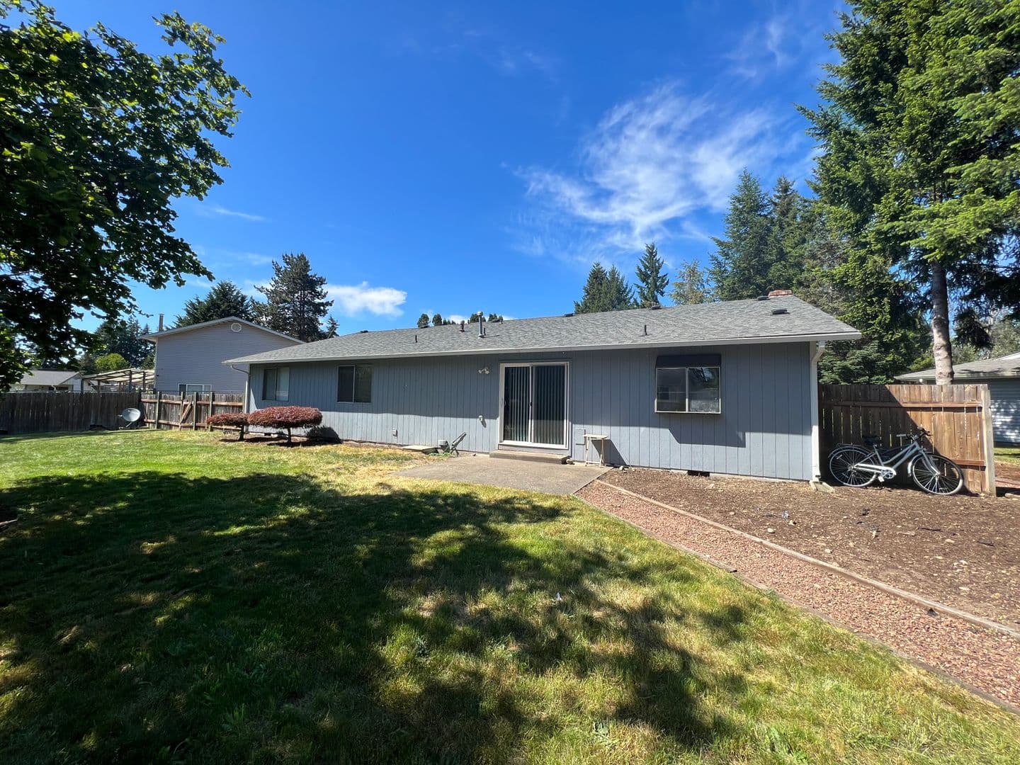 Tacoma House: 14724 27th Ave E