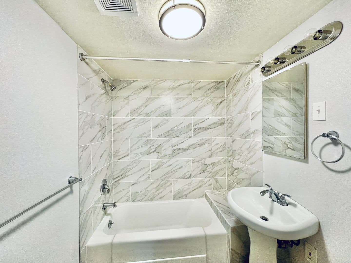 Seattle House: 1403 S 99th St