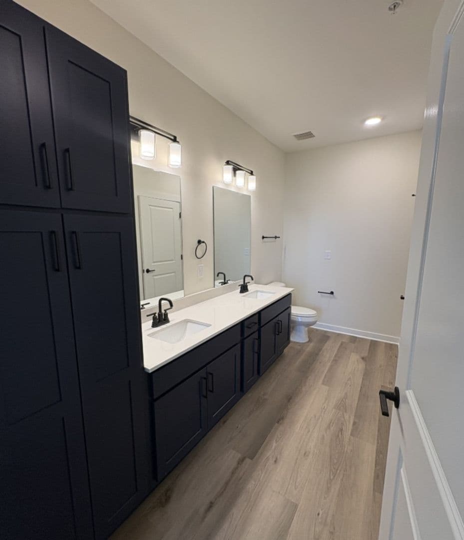 Nesbit Apartment: 860 Humphrey Way