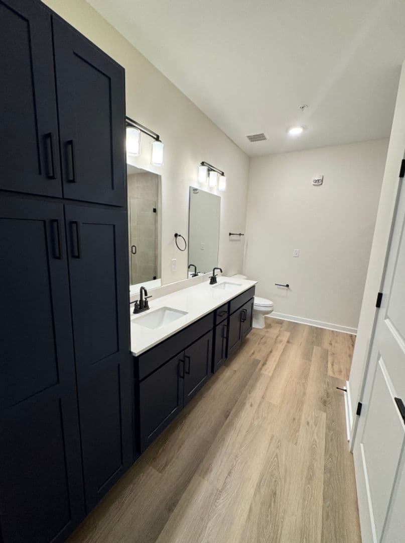 Nesbit Apartment: 860 Humphrey Way