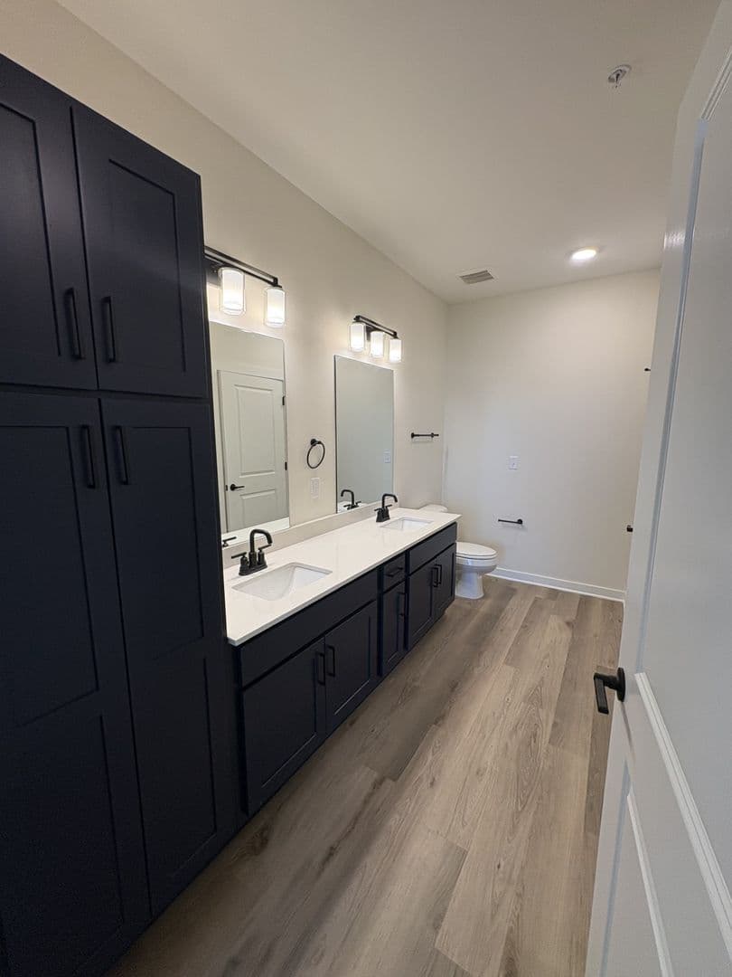 Nesbit Apartment: 860 Humphrey Way