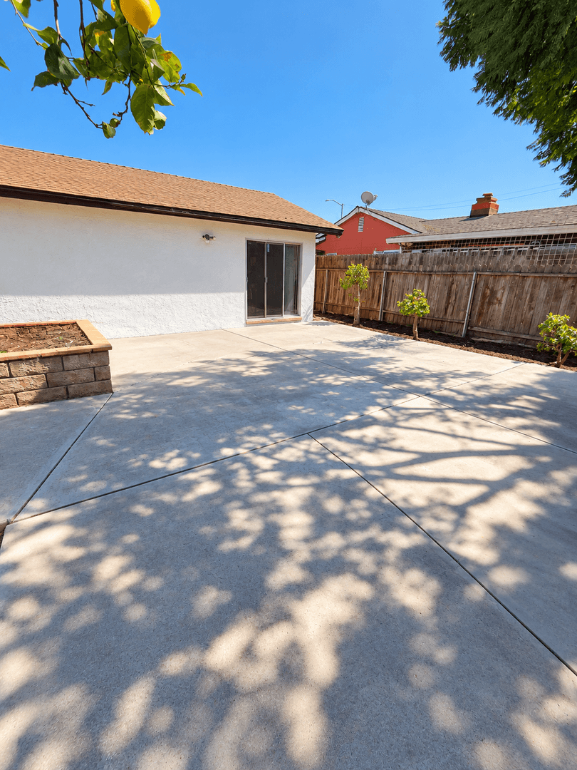 Santa Maria House: 1659 Concord Ave