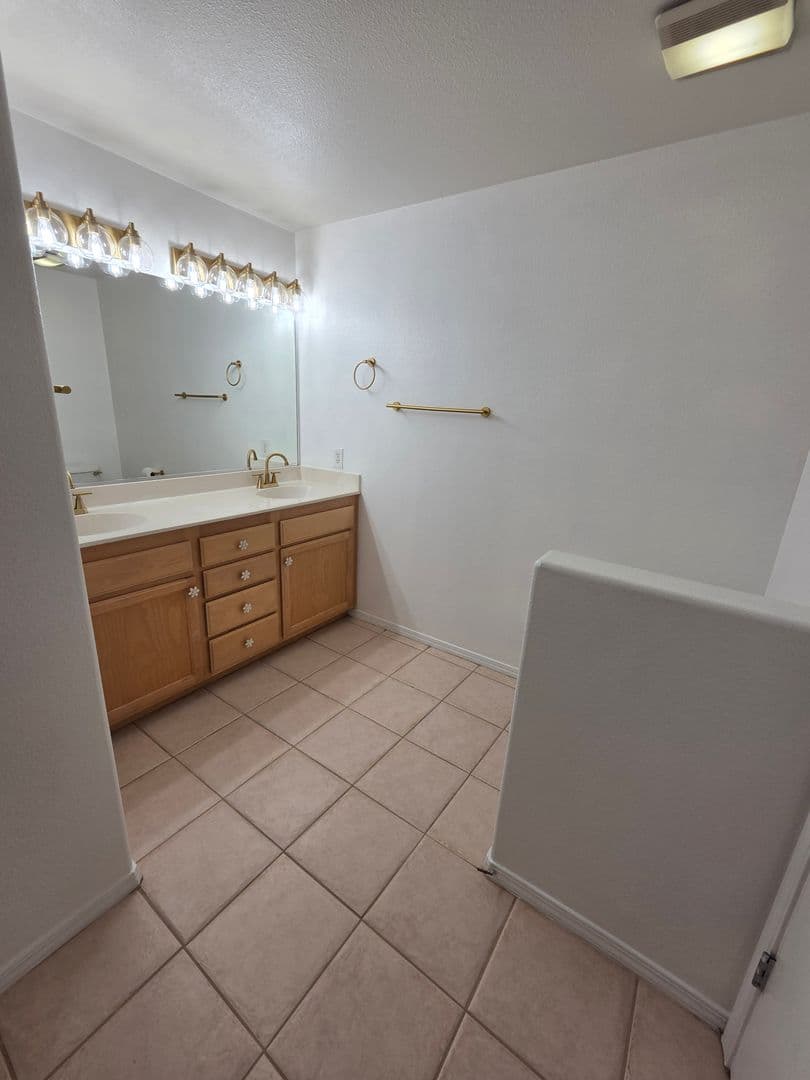 Santa Maria Condo: 310 E McCoy Ln #4F