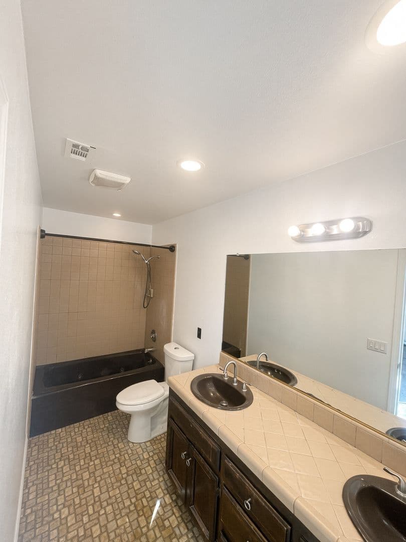 Santa Maria House: 696 Tilia St