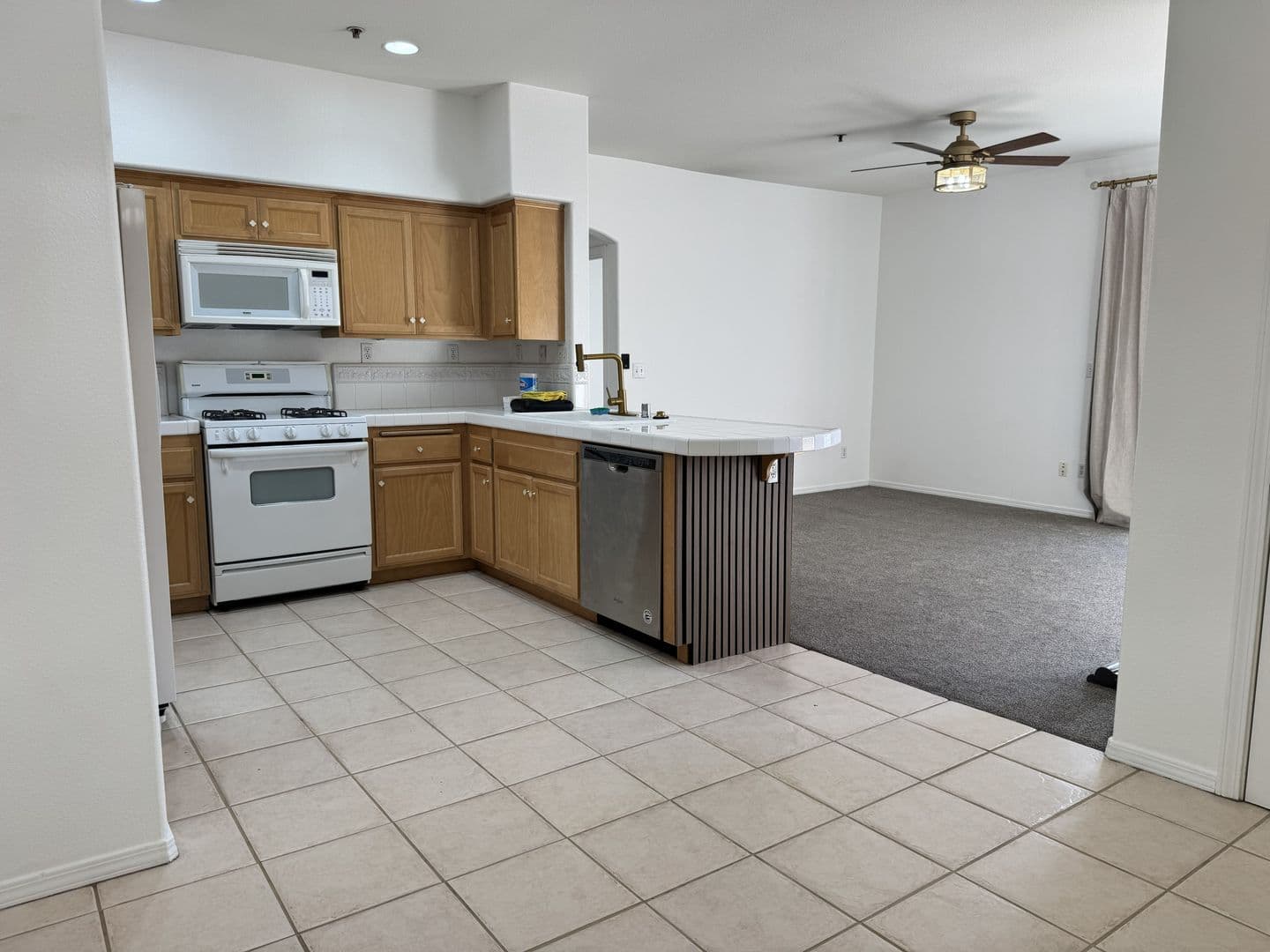 Santa Maria Condo: 310 E McCoy Ln #4F