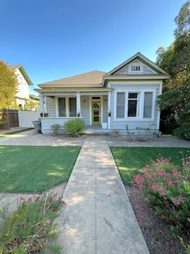 San Luis Obispo House: 1051 Buchon St.