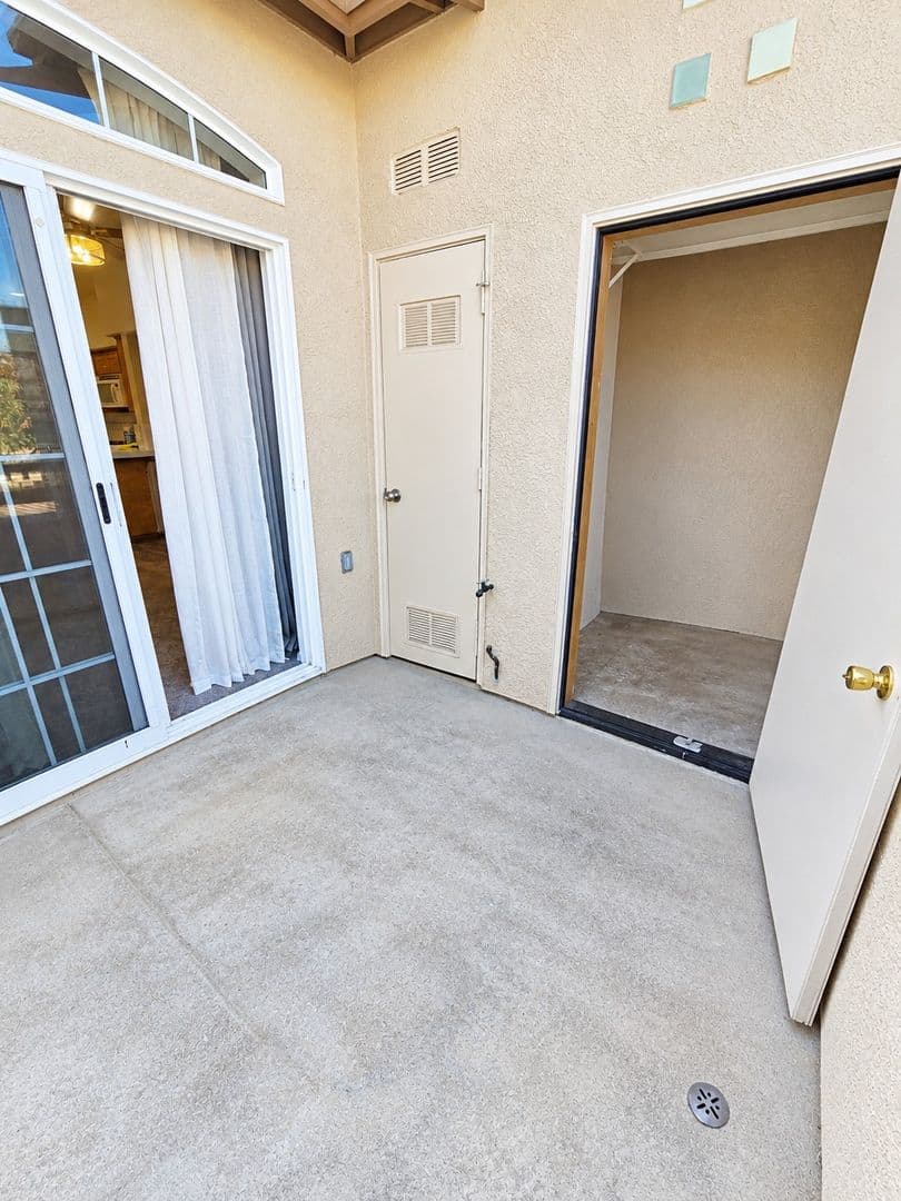 Santa Maria Condo: 310 E McCoy Ln #4F