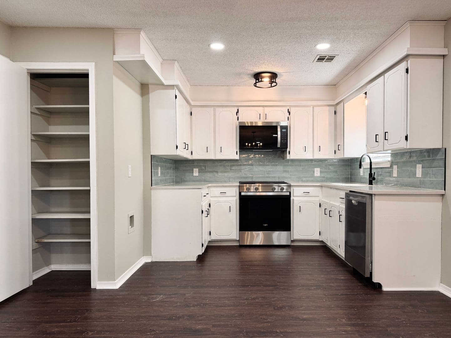 Glenpool House: 14505 S. Nyssa Pl.